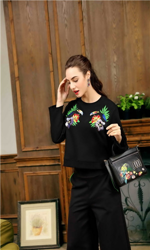 Light luxury casual  beaded print Sweatshirt