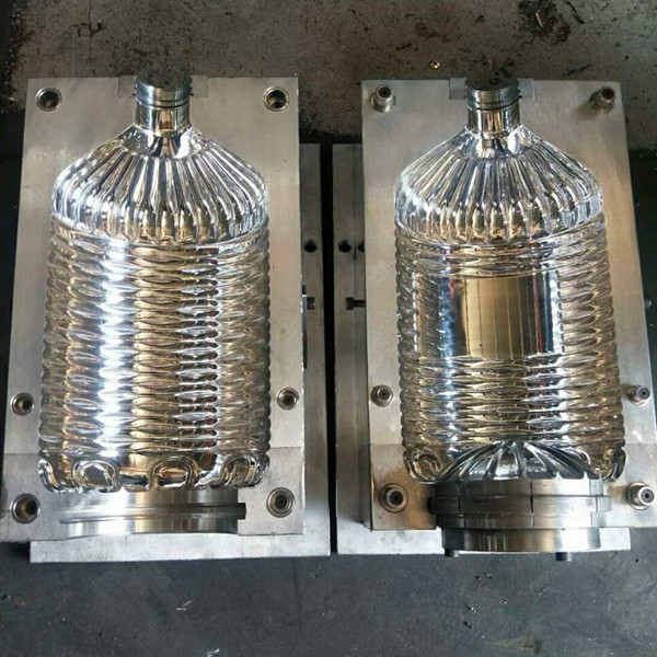DDW Gallon PET Blow Mold Blowing