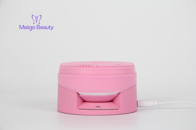 Wireless Charging Silicone Facial Cleansing Brush