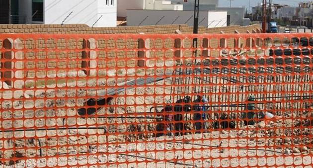 Square Mesh Barrier Fence