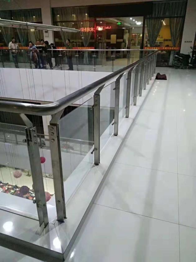 Stainless Steel And Glass Handrail