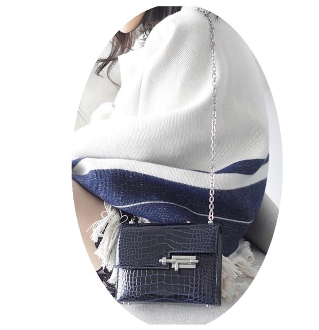 Chain Latch Bag Crocodile Pattern 2022