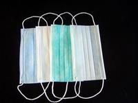 Nonwoven face mask