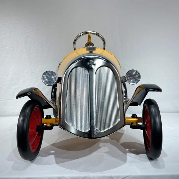 NT9002 Pedal Sedan