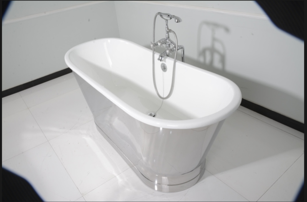 Cast Iron Bathtub In A Mirror