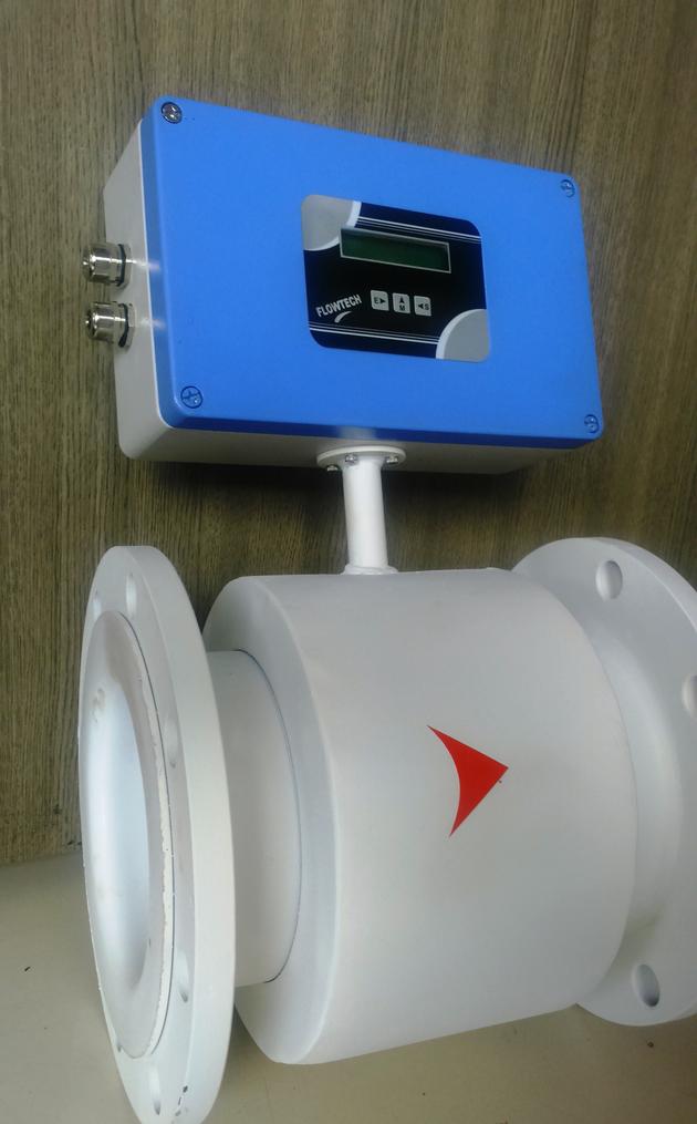 Digital water flow meter