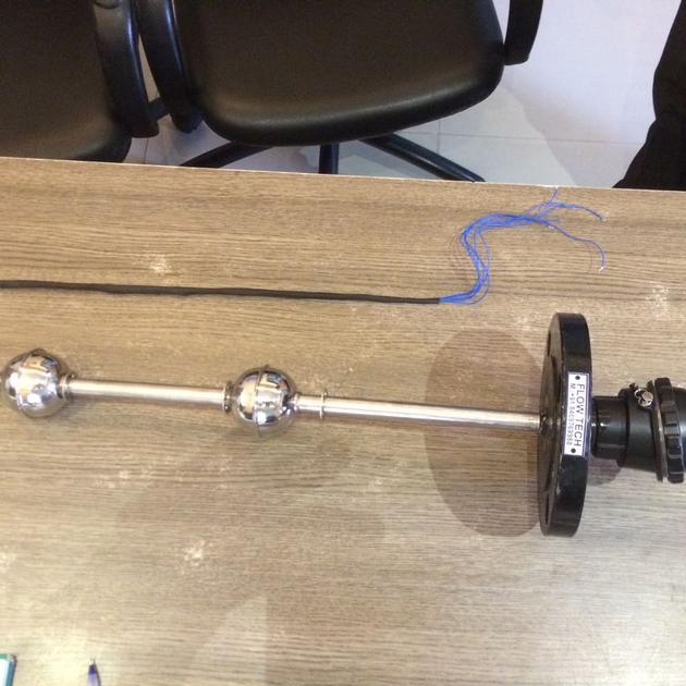 TOP MOUNTED LEVEL SWITCHES