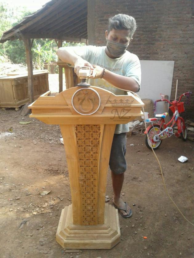 Podium Teak