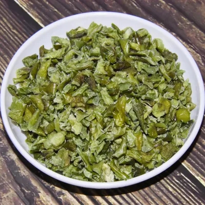 Dried green bell pepper