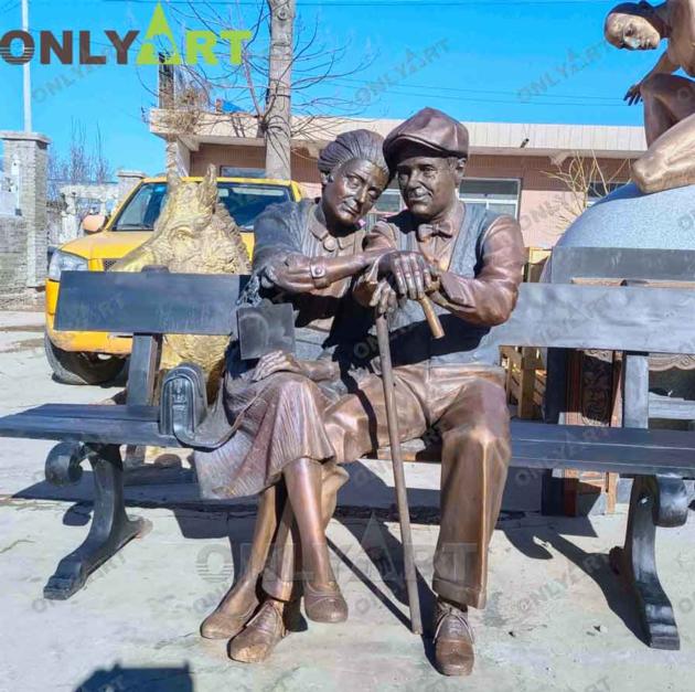 Custom Garden Elderly Old Couple Statue Sitting On Bench