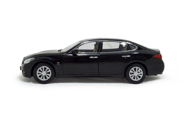 2014 Infiniti Q70L Die Cast Model