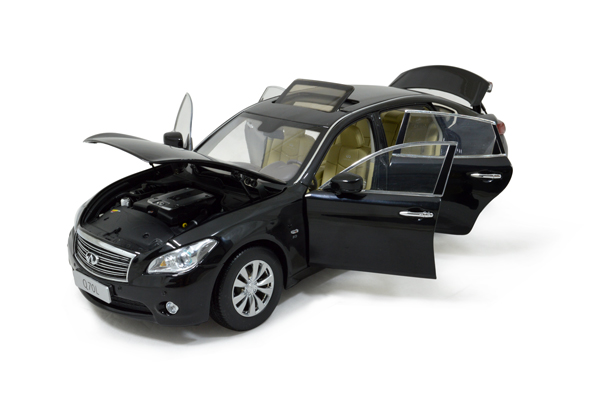 2014 Infiniti Q70L Die Cast Model