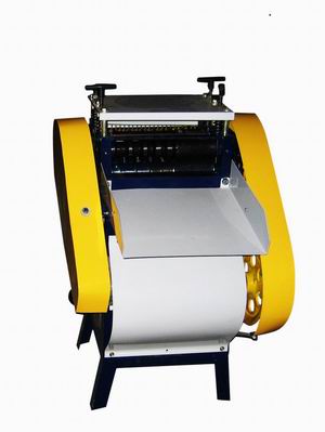 Scrap cable wire recycling machine