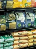 Dry pet food for dogs and cats