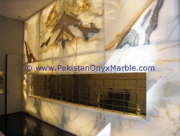 BACKLIT ONYX KITCHEN COUNTERTOPS