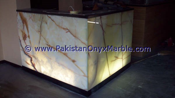 BACKLIT ONYX KITCHEN COUNTERTOPS