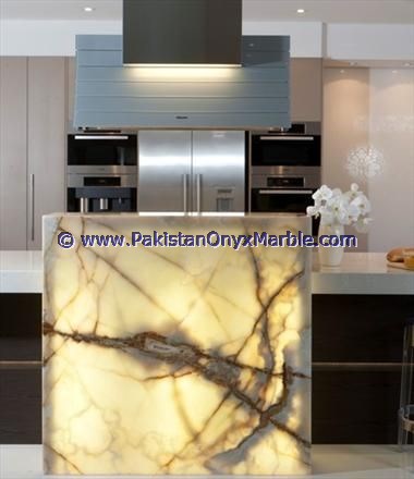 BACKLIT ONYX KITCHEN COUNTERTOPS