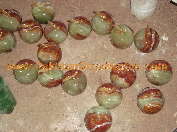 ONYX APPLE WITH BRASS LEAF HANDICRAFTS