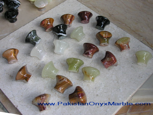 ONYX KNOBS AND PULLS COLLECTION