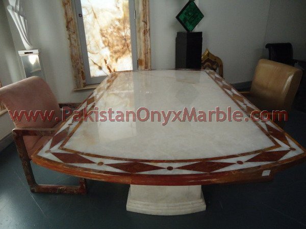 ONYX TABLES COLLECTION