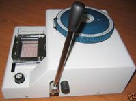 Manual credit card embosser