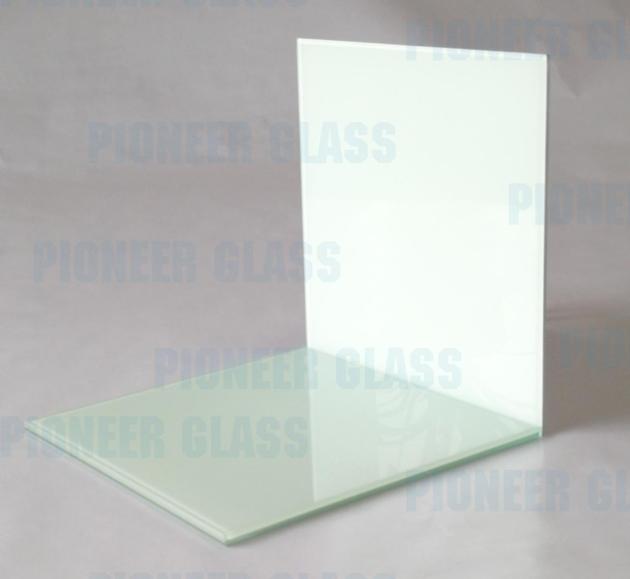 Porcelain white laminated glass