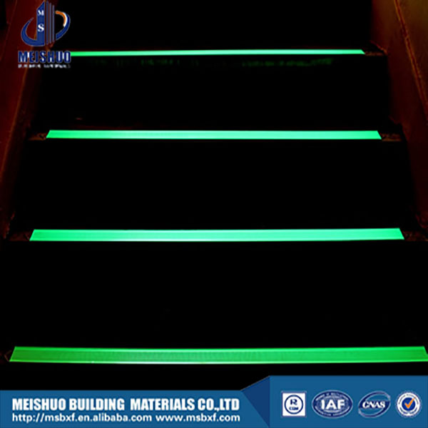 Popular cinema stairway decoration anti slip aluminum style prefinished stair treads with LED strip