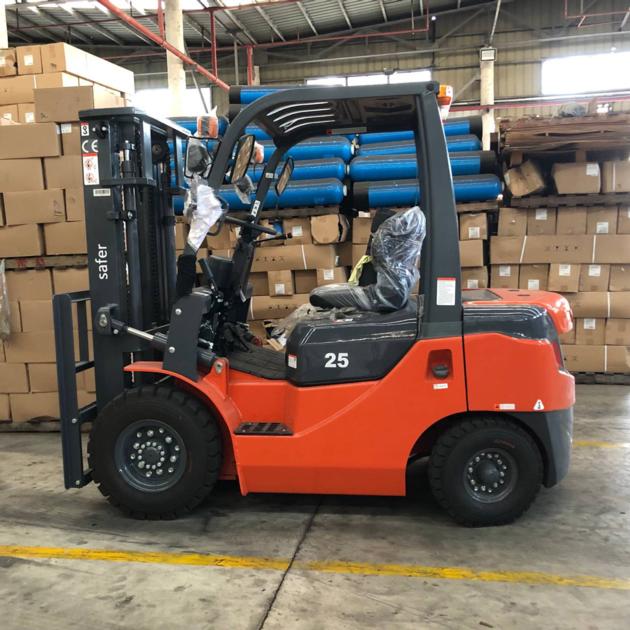 2 Tons Diesel Forklift Trucks With