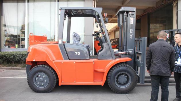 7 Tons Diesel Forklift Trucks With