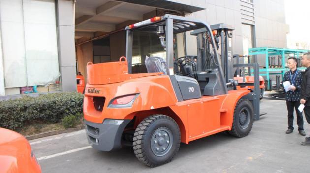 7 tons diesel forklift trucks with CE