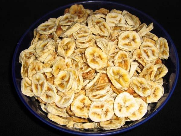 Dried banana chips