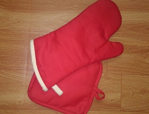 Glove And Pot Holder