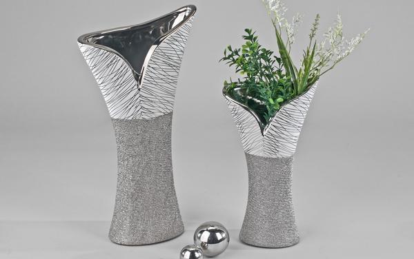  Flower vase.