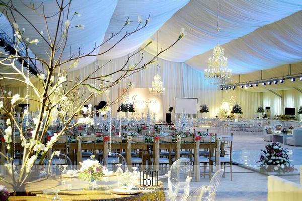 Outdoor Wedding Tents With Luxury Decorations