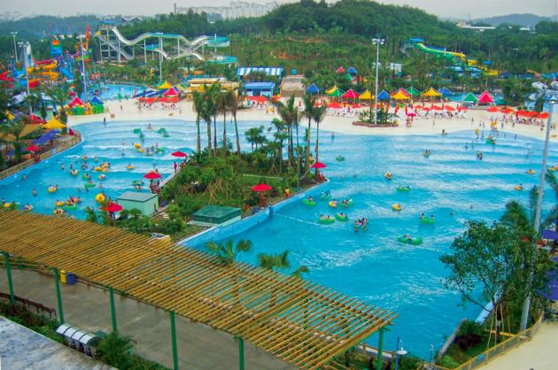 Aqua park vacuuming artificial ocean wave pool machine