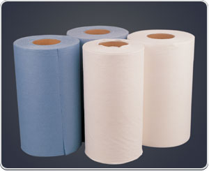 Woodpulp/polyester nonwoven