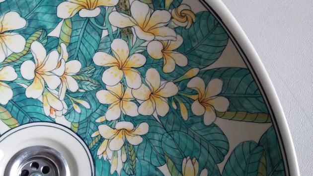 Leelavadee porcelain wash basin.