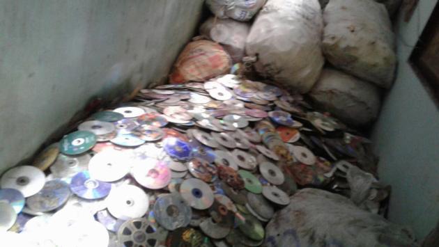 PLASTIC PC CD/DVD SCRAPS