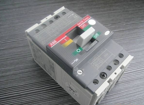 Vendor ABB T7H1250 PR332/P-LSI R1250 FF 3P in stock!!! TMax Breaker (Withdrawable) T7M-X1