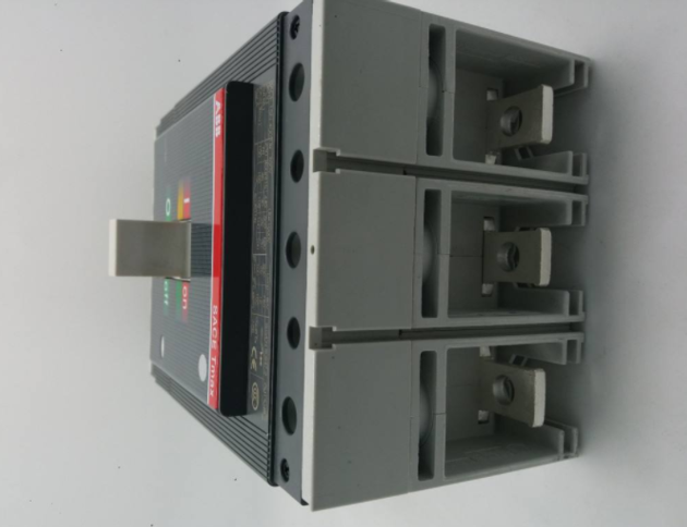 Sell ABB T6L630 TMA630/3150-6300 FF 3P TMax Breaker In stock!!!