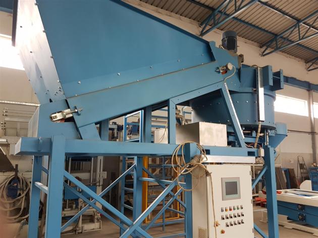 Mobile concrete plant SUMAB MINI designed on long legs