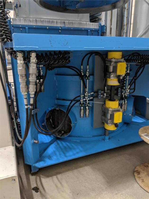 Mobile machine for the production of large concrete rings and pipes SUMAB E-12L