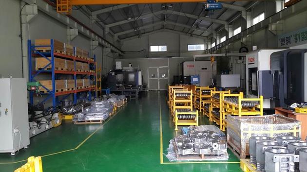 Dry Screw Vacuum Pump