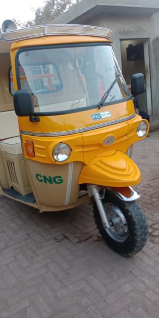 TEZ RAFTAR THREE WHEELER CARGO LOADER