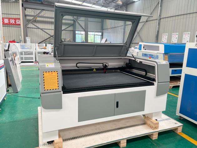 CO2 Laser Cutting Engraving Machine 