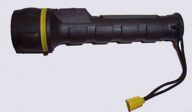 WATER - RESISTANT FLASHLIGHT