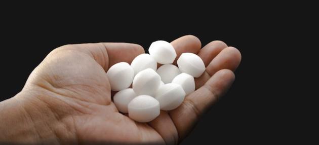 Fragrant Mothballs / Naphthalene Ball