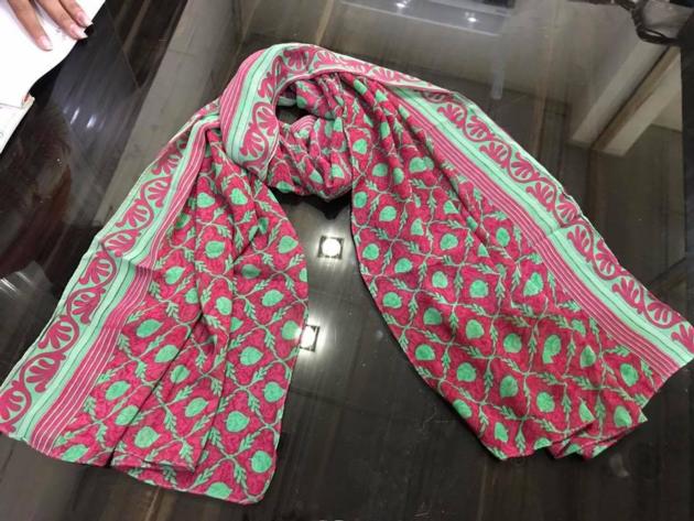 DESIGNER SCARVES