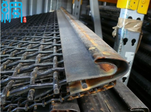 Crimped wire mesh for mining screen