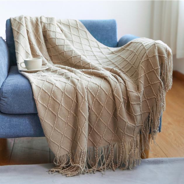 Knitted Throw Blanket With Tassel